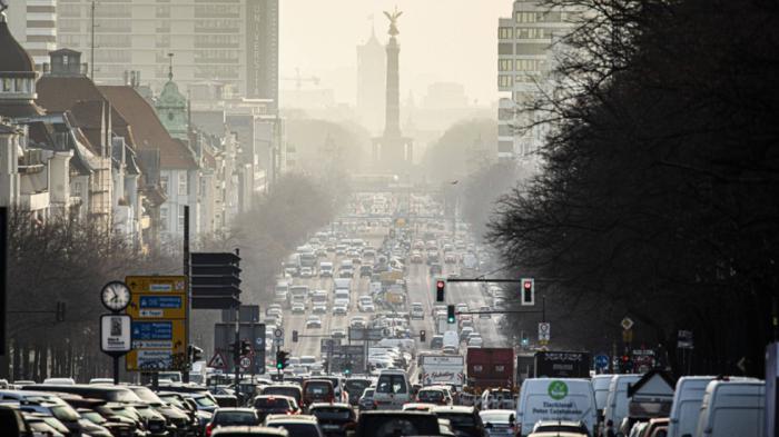 Το Βερολίνο αποφασίζει αν θα απαγορεύσει τα αυτοκίνητα 